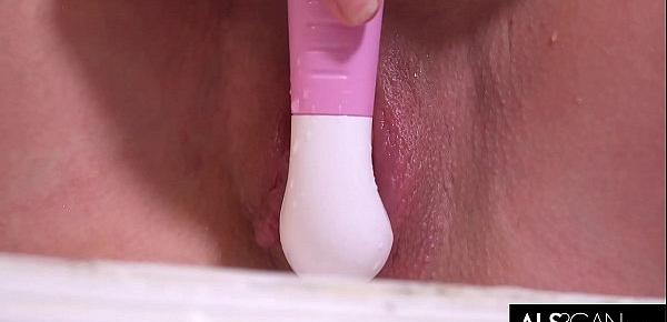  Petite Teen Spreads Long Lips to Tease Clit in Shower